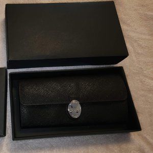 TUMI Continental Long Wallet Style 041801D2